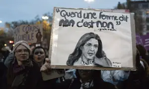 Manifestation féministe. Une pancarte montre le portrait de Gisèle Halimi et la citation "Quand une femme dit non c'est non", rappelant l'importance de refuser toute forme de viol.