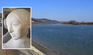 Buste en marbre d'une femme, évoquant la beauté intemporelle de Villequier, lieu cher à Victor Hugo. Le fleuve paisible en arrière-plan complète ce tableau empreint d'histoire.