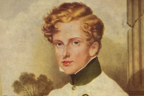 Portrait du jeune Napoléon II, roi de Rome, aux cheveux blonds bouclés et aux yeux bleus, portant un uniforme militaire.