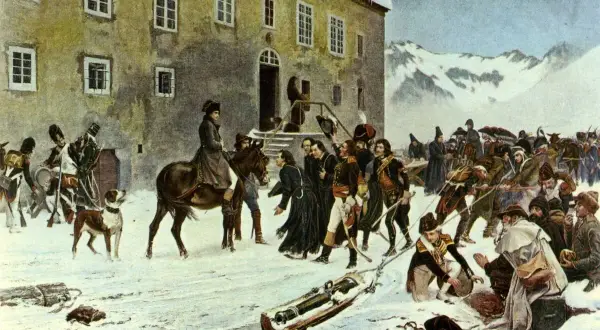 Napoléon Bonaparte jeune, à cheval, observe son armée traversant un col enneigé. Un chien accompagne la troupe.